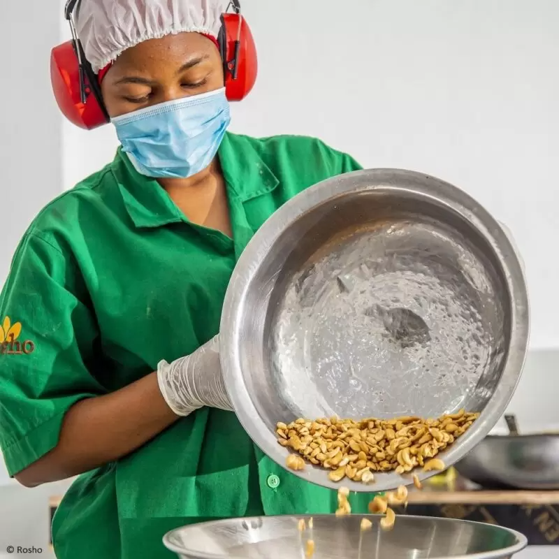 Rosho staff member pouring organic certificied cashews into bowl